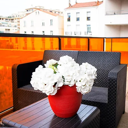 Bel Climatise & Parking Apartment